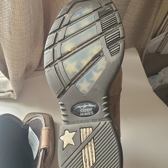 Cody James Brown and Gray Western Boots Camo. Sz 8.5 D . flag - Picture 4 of 16